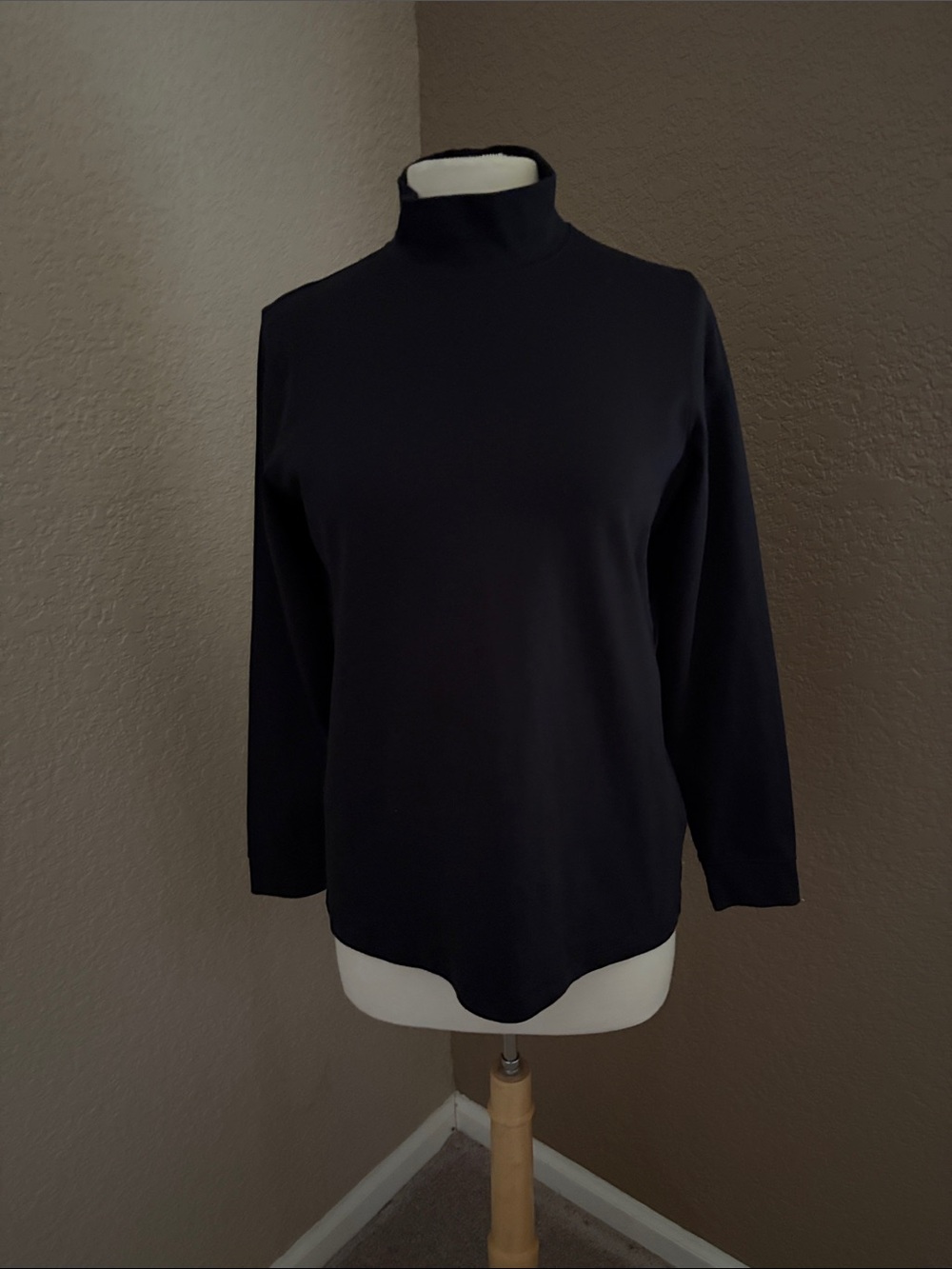 L.L. Bean Classic Black Mock Neck Women's Top Size M like new